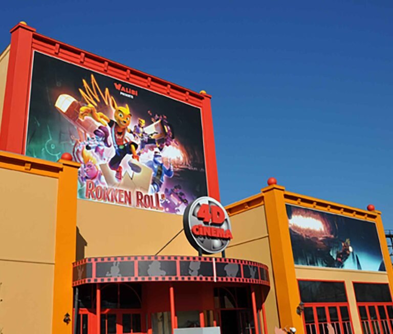 Bâche publicitaire grand format sur cadre alu pour Cinéma 4D Belpark, impression XXL de haute qualité extérieur résistant sur façade.