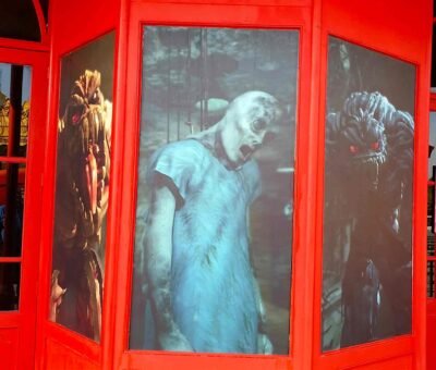 Décoration Halloween en vinyle auto-adhésif – Effets visuels immersifs Fenêtres recouvertes de vinyle auto-adhésif imprimé avec des créatures monstrueuses, créant une ambiance effrayante pour Halloween.