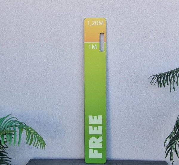 Toise pour piscine en HPL (Trespa) découpé sur mesure de sécurité par casprint.