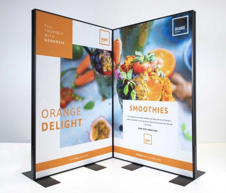 Cadre textile autoportant double face Orange Delight smoothies impression grand format stand salon professionnel B2B