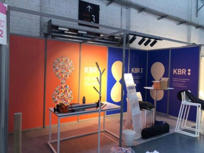 Film adhésif Easy Dot repositionnable impression grand format stand KBR salon professionnel ignifugé B2B