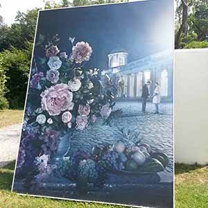 Bâche collée panneau rigide impression grand format exposition Moi Toi Jardin Château Seneffe signalétique culturelle B2B